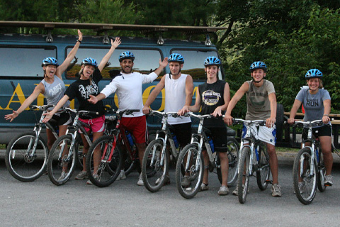 A group of mountain bikers ready for a mountain bike adventure from Raft One in Ducktown, Tennessee, where guests staying at Xplorie participating properties can enjoy a free Mountain Bike Rental.