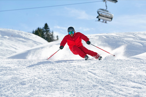 Person skiing with a rental from Ski 'N See in Park City, Utah which is available for free at Xplorie participating properties.