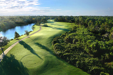Enjoy a free round of golf at the pristine course of Regatta Bay in Destin, Florida from Xplorie partcipating properties.